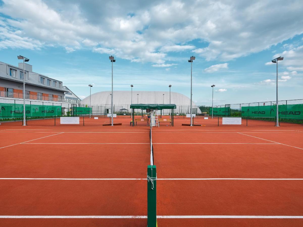 Tennis & Country Club Hotel Giebultow  ภายนอก รูปภาพ
